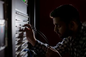 Read more about the article How to Choose a Hosting Provider with Reliable Technical Support